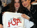 ragazze con maglietta